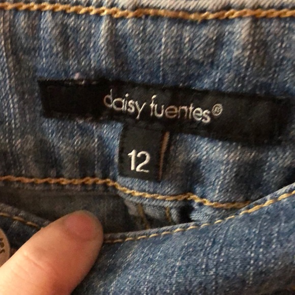 Classic summer or spring time jean capri pants - Picture 2 of 3